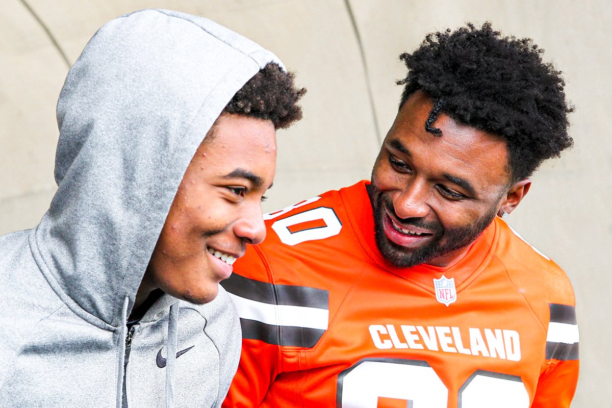 BrownsYouthFB's tweet photo. RT to vote Jarvis Landry for the Walter Payton Man of the Year award presented by @Nationwide!

#WPMOYChallenge + @God_Son80 https://t.co/9hBCydQX4J