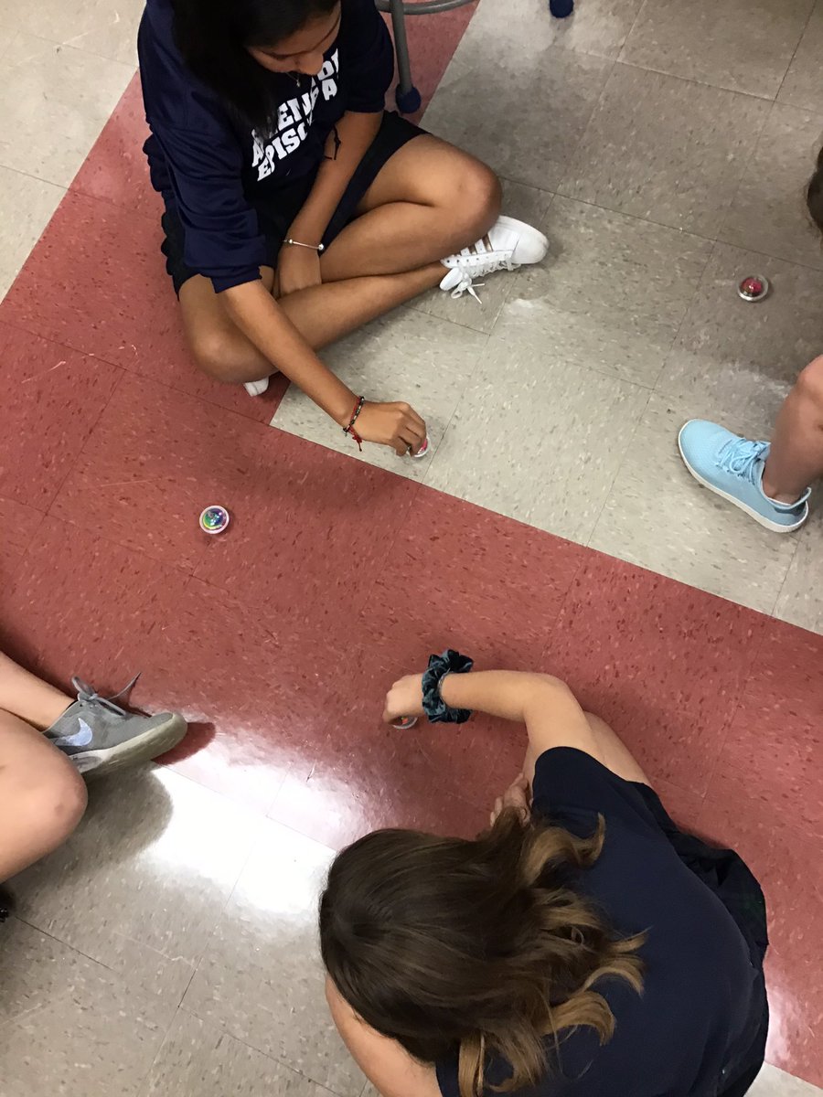 bluegators6th's tweet photo. 5th Period Jr. Physicists explore the motion of spinning tops! https://t.co/s19E4lyobH
