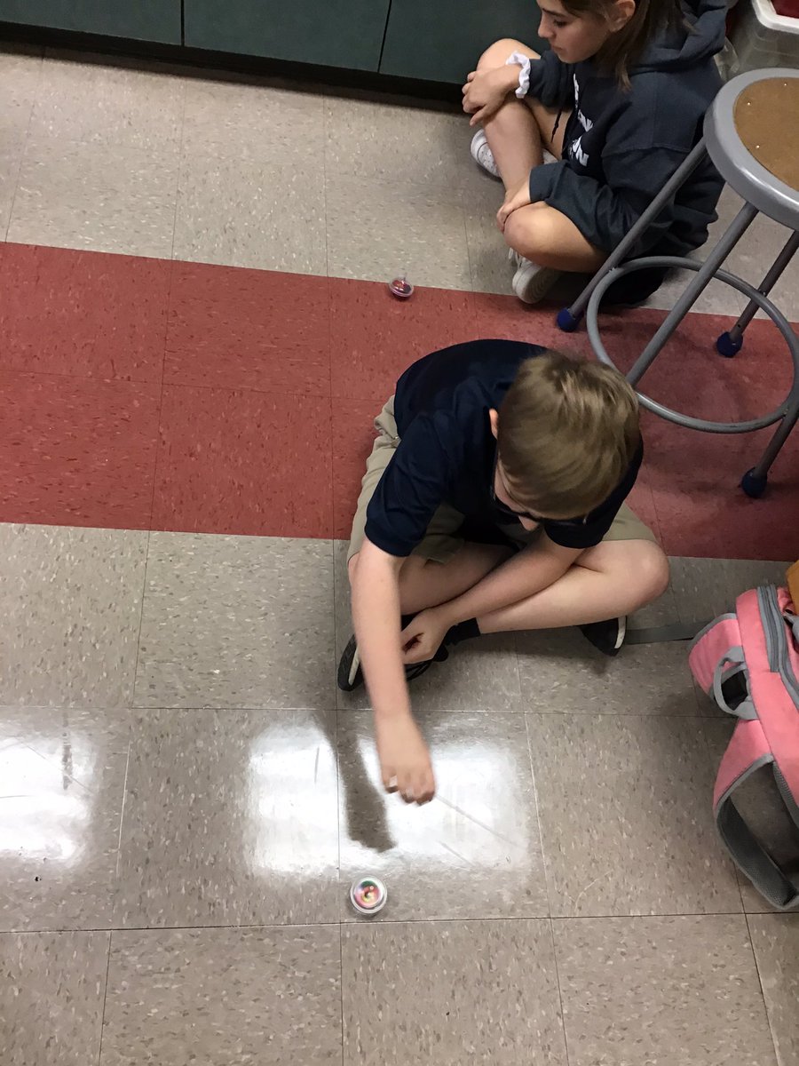 bluegators6th's tweet photo. 4th Peiod explores motion with spinning tops! https://t.co/BRTmb0erYS