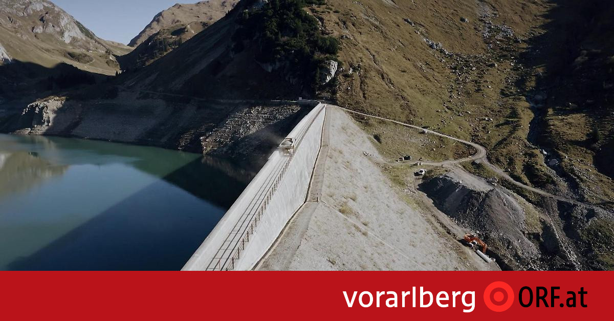 unsereOEBB's tweet photo. Das ÖBB Kraftwerk Spullersee wird 2020 saniert &amp; instandgesetzt. Das Kraftwerk produziert jenen Strom den die Züge in Vorarlberg benötigen. In 1 Jahr werden die Arbeiten abgeschlossen sein &amp; das Kraftwerk wieder seinen Betrieb aufnehmen können. 💚 https://t.co/cMu9ME1afc https://t.co/k2SGRwi7pV