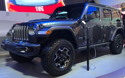 pressecitron's tweet photo. Chaque année, le #CES2020 se transforme un peu + en salon de l'auto. L'électrique est à l'honneur :

🚗 Fiat Centoventi
🚘 Fisker Ocean
🚜 Jeep Wrangler

... bientôt sur les routes, alors qu'@EDFofficiel vise la place de fournisseur d'électricité n°1 pour les #EV en Europe. https://t.co/im8Nebu4PG