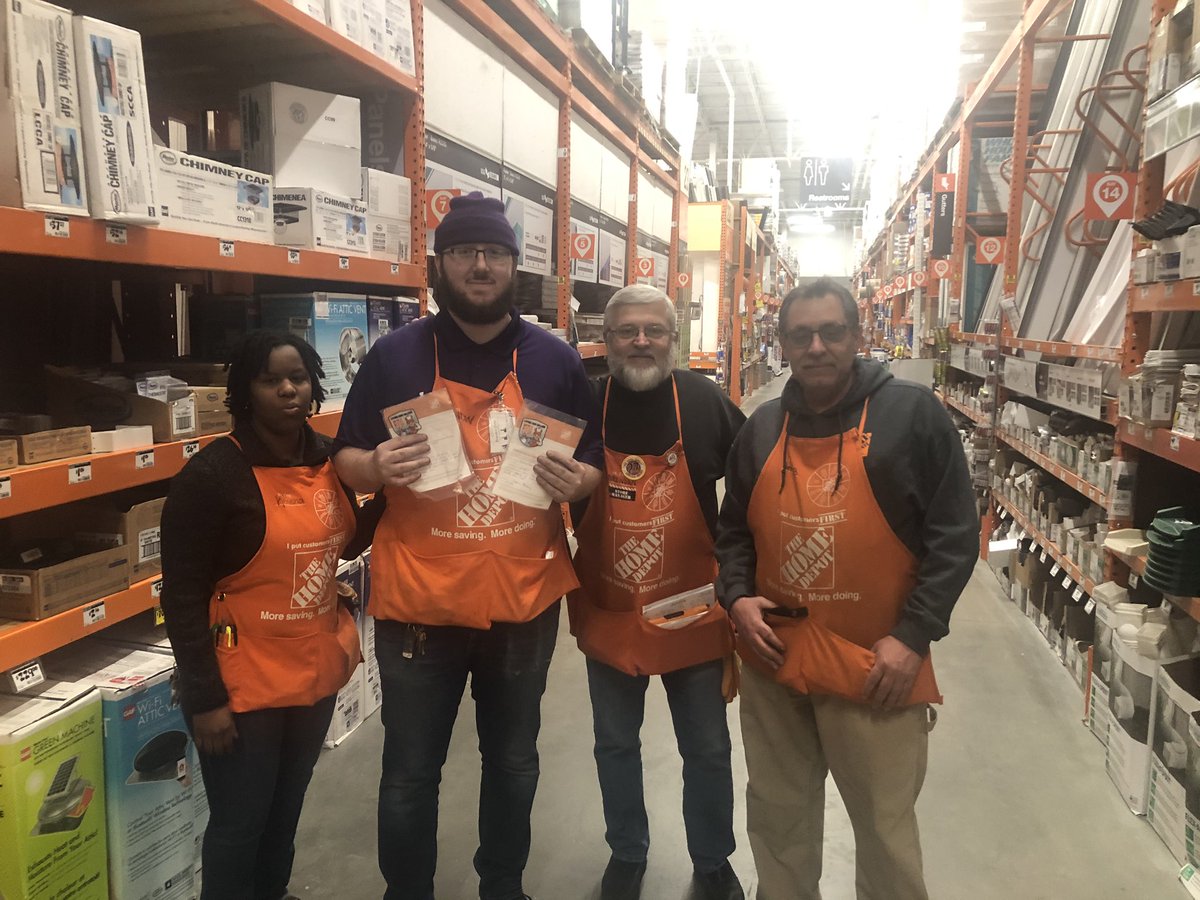 kfarrare's tweet photo. Recognizing Lumber associate @bdolle1208 for taking an active role in helping out throughout the store and providing excellent customer service π₯π€ @BrendanSm2587 @FerdGonzalez01 @Cmisotti15 @Alexis_3323 #packdownblitz #takingcareofourpeople https://t.co/NgLkswjrOu