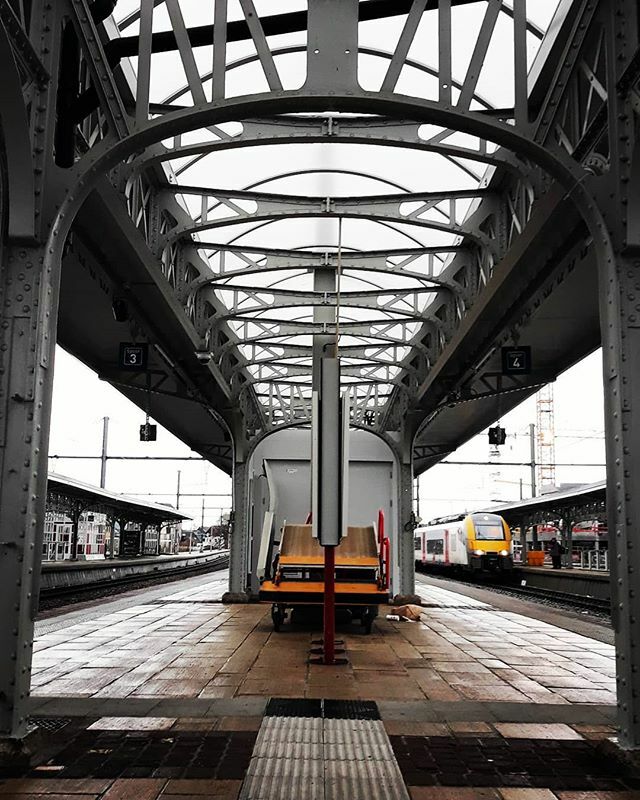 🚂 ➡️ 🏡 na #meeting met @wearewaveagency over sporten in de #publiekeruimte ... #EndlessRiding #commuter #trainstation #trainride #sportersbelevenmeer #ookbuitenbeleefjemeer ift.tt/2QAzgHU