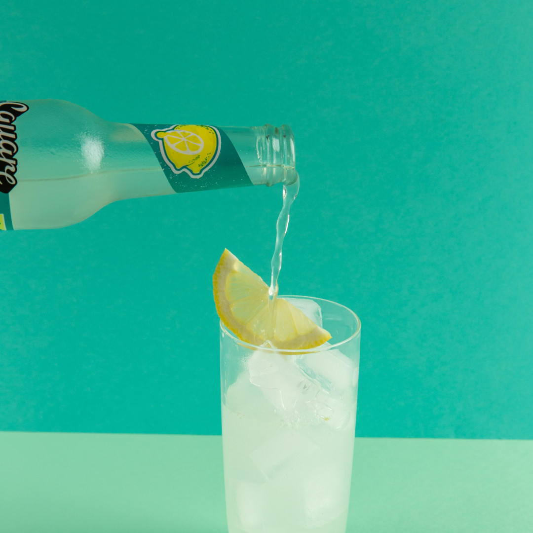squarerootldn's tweet image. #MakingFresh today is our luscious Lemonade, full of freshly squeezed + zested whole fruit flavour and absolutely #NoArtificialAdditives You can even close your eyes when you take a sip, and pretend you made it yourself, we won't tell. Try it here 👉 store.squarerootsoda.co.uk/products/lemon…