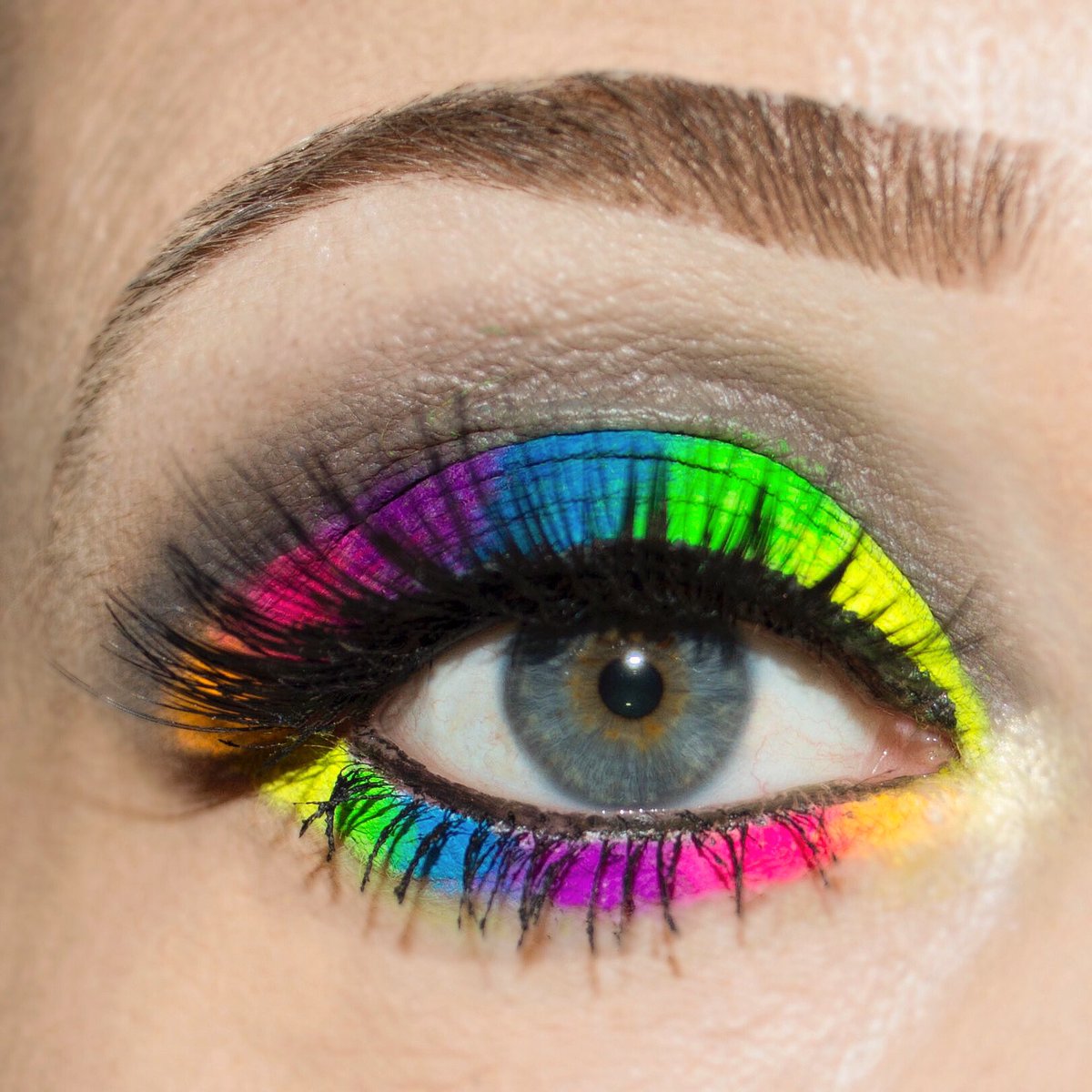 samkeagan7's tweet photo. First time ever using pigments 😊  #neonrainbow #pigments #neon #rainbow #rainbowmakeup #daretobedifferent #standoutfromthecrowd #morphe #morphepallete #revolution #revolutionmakeup #anastasiabrows #esteelauder #esteelauderdoublewear #loreal #lorealliquideyeliner #nipfab https://t.co/IngcDEv5Iy