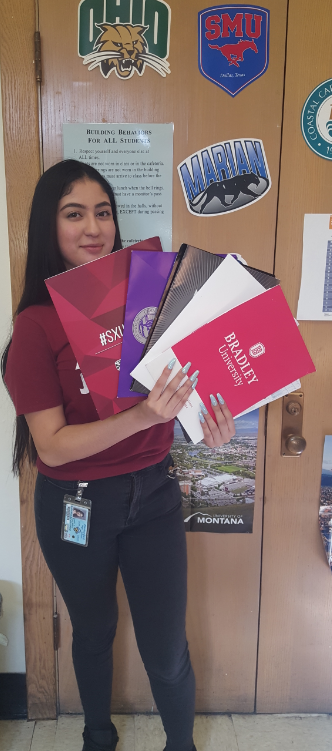 PirateCollegeHQ's tweet photo. Mari had a busy break!! She was accepted to @bradleyu @sxuadmission @gcu @Quincy_U @IWUAdmissions and is being awarded big scholarship dollars too!! #QuestForDominance #ProvisoProud #FlytheJR https://t.co/mJRlQq2xk4