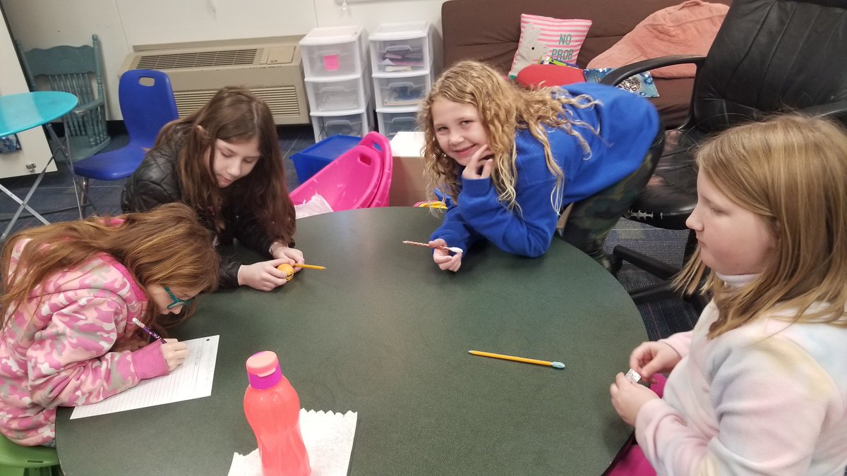 msholtsclass's tweet image. Is there even a better way to introduce sequencing than to learn how to blow bubbles? #telegraphisawesome #3rdgraderocks #mintisspicy