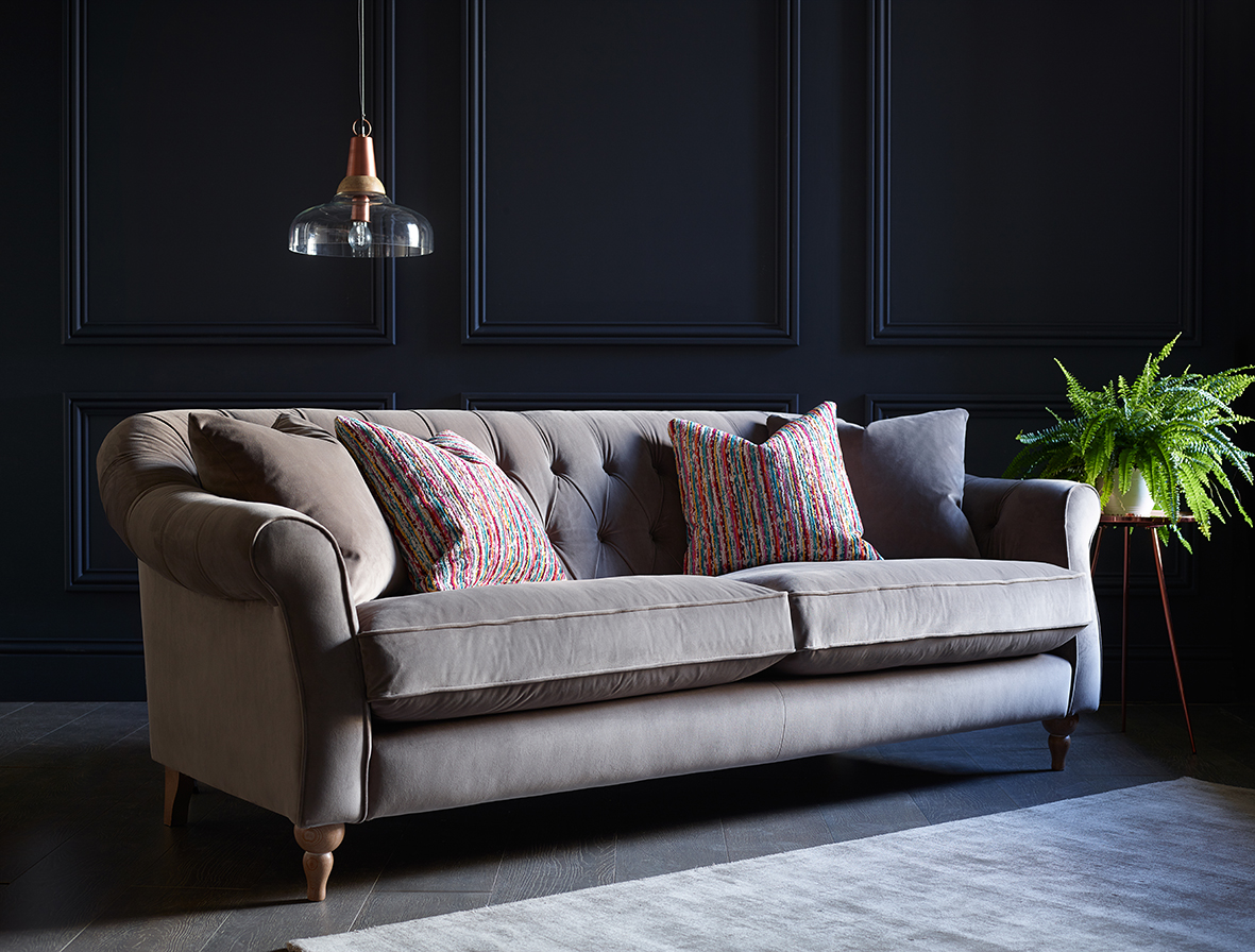 Westbridgeuk's tweet photo. Elegant and curvaceous Sophia has fully deep buttoned interior and deep Extra-life seat cushions and a sprung edge made from premium British steel. https://t.co/vonOWPUeRo https://t.co/2SEjhPNqYw