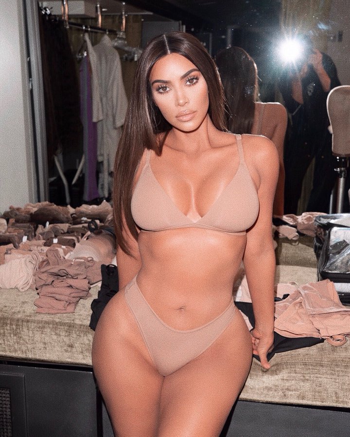 Foto: ¡Un para sus Kim Kardashian posó ropa interior y dejó ver prominentes curvas | Minuto30