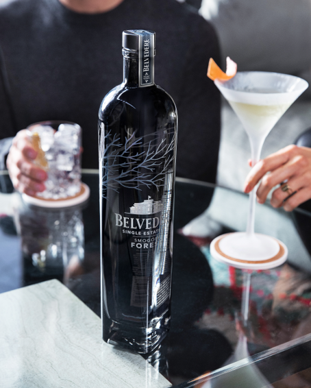 Introduce a bold topic to any table-side conversation with Belvedere’s Single Estate Rye Smógory Forest.
Enjoy drinking responsibly.