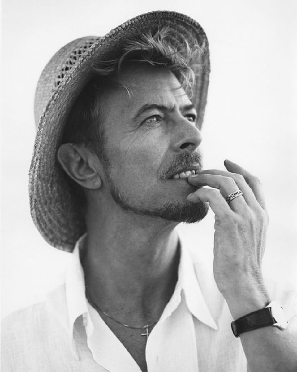 The_Real_IMAN's tweet photo. January 8th #BowieForever #EternalLove https://t.co/slcQkNZZJg