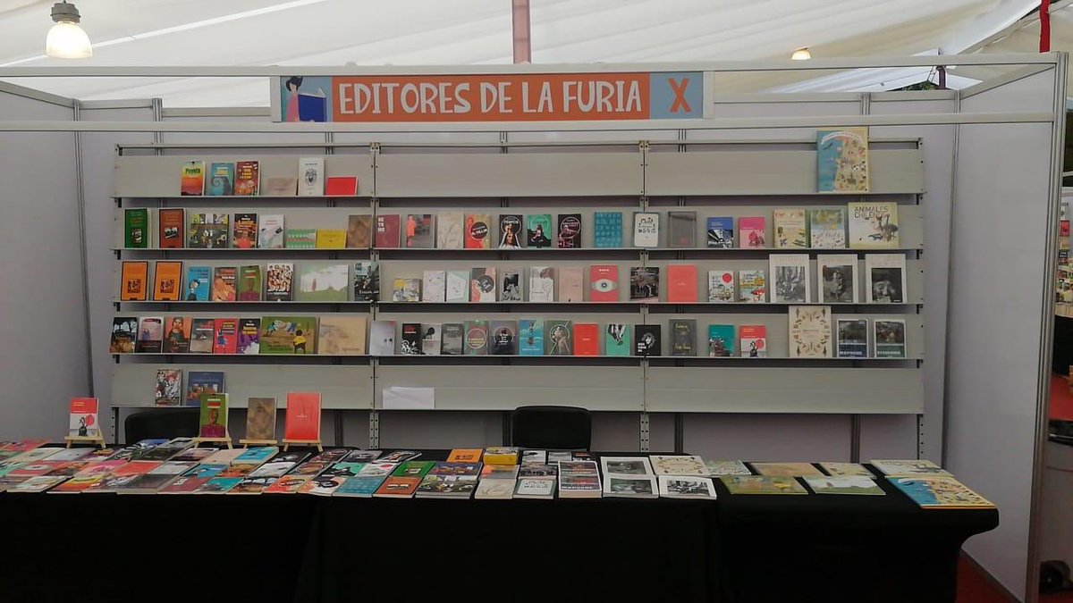 Furiaeditores's tweet photo. Ya estamos con nuestro stand en la Feria del libro de Viña del Mar. Esta vez contamos con parte del catálogo de Mundana Ediciones, Editorial Noctámbula, @Librosdementira, @EdOximoron, @EmergenciaNarr 
@pehueneditores @npuntoaparte.
Te esperamos https://t.co/bhAVlw92M7