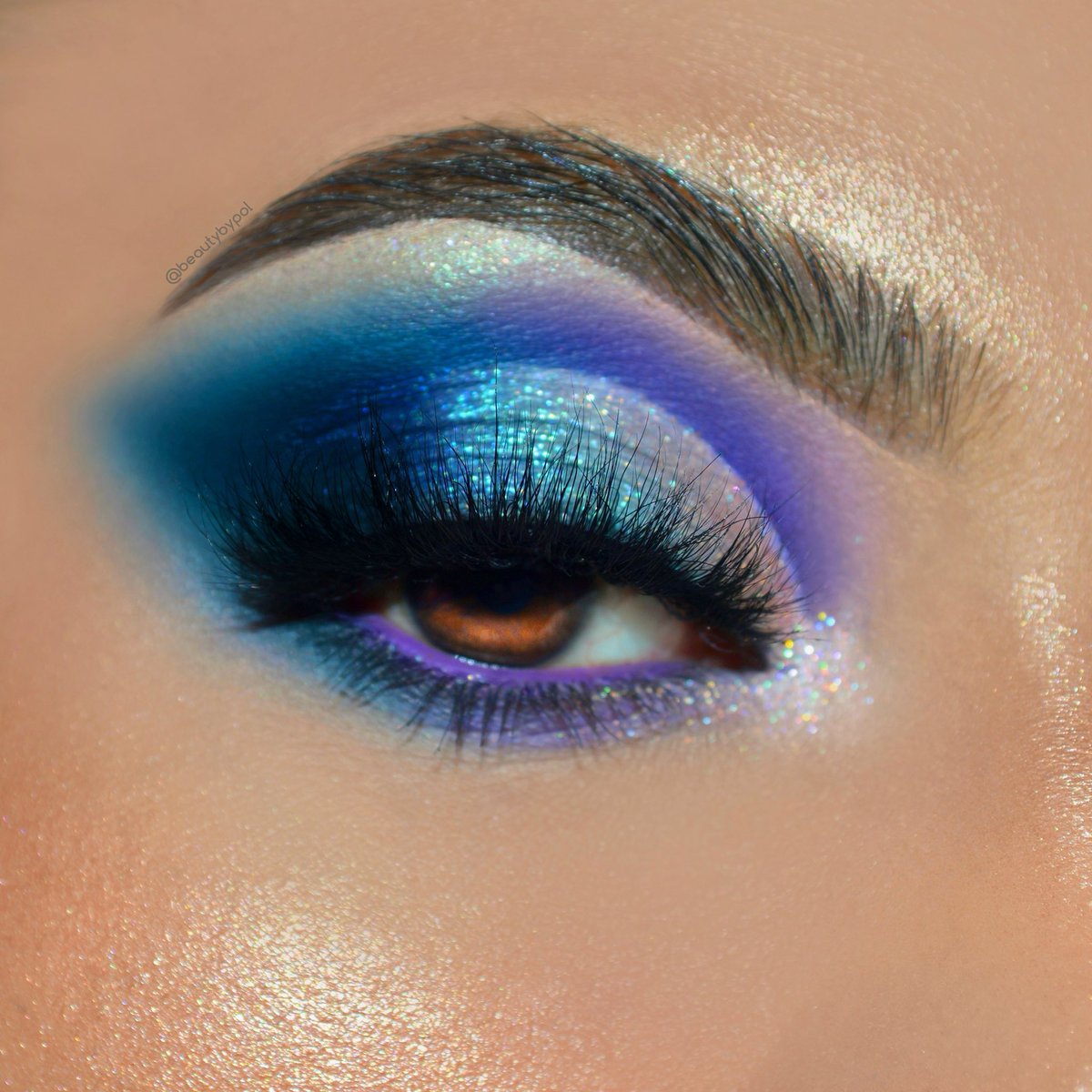 We made it to mid-week!!! Y’all like this blue/purple look?! Product details here- instagram.com/p/B7EH-1wpyxn/ #makeup #eyemakeup #MOTD #pantone2020