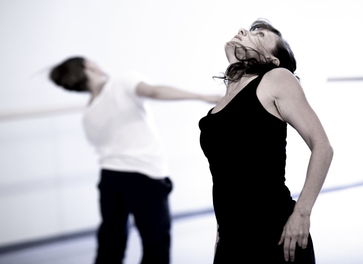 danceumbrella's tweet image. Are you a curious #science nerd and #dance lover? 

Check out the World Premiere of #8minutes17secondsshow - the length of time it takes sunlight ☀️ to reach Earth 🌎 - on stage Jan 23 - 26 @TheatreCentre! ow.ly/6PT450xQg6A

📷: John Lauener