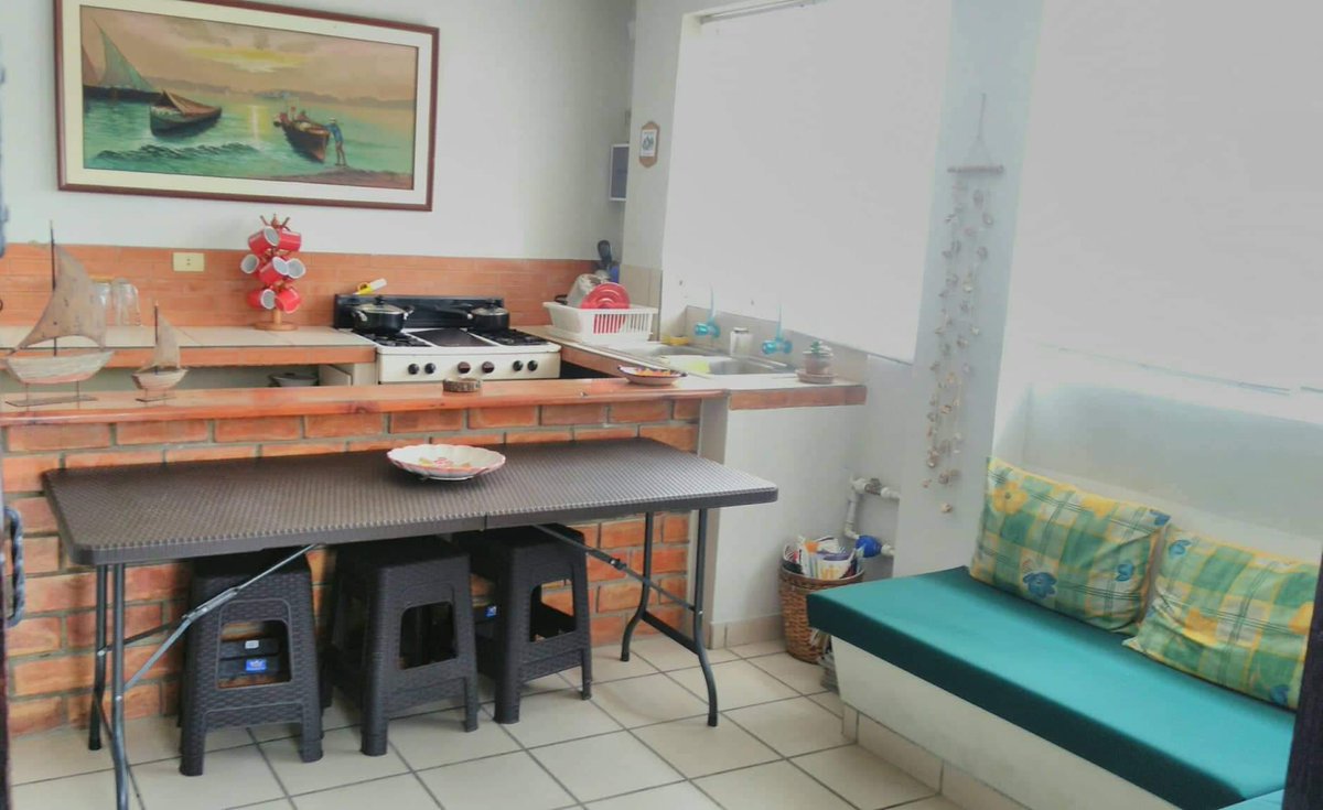 renzospinosa's tweet photo. Para comentarles que mi madre está alquilando su casa en San Bartolo por fin de semana, semana o mes a precio bien cómodo. Tiene 3 habitaciones, 3 baños y entran 7-9 personas. Terraza, piscinita, garaje y está cerca a todo.
Pasen la voz con un RT ✌ https://t.co/Quluj0x1Co