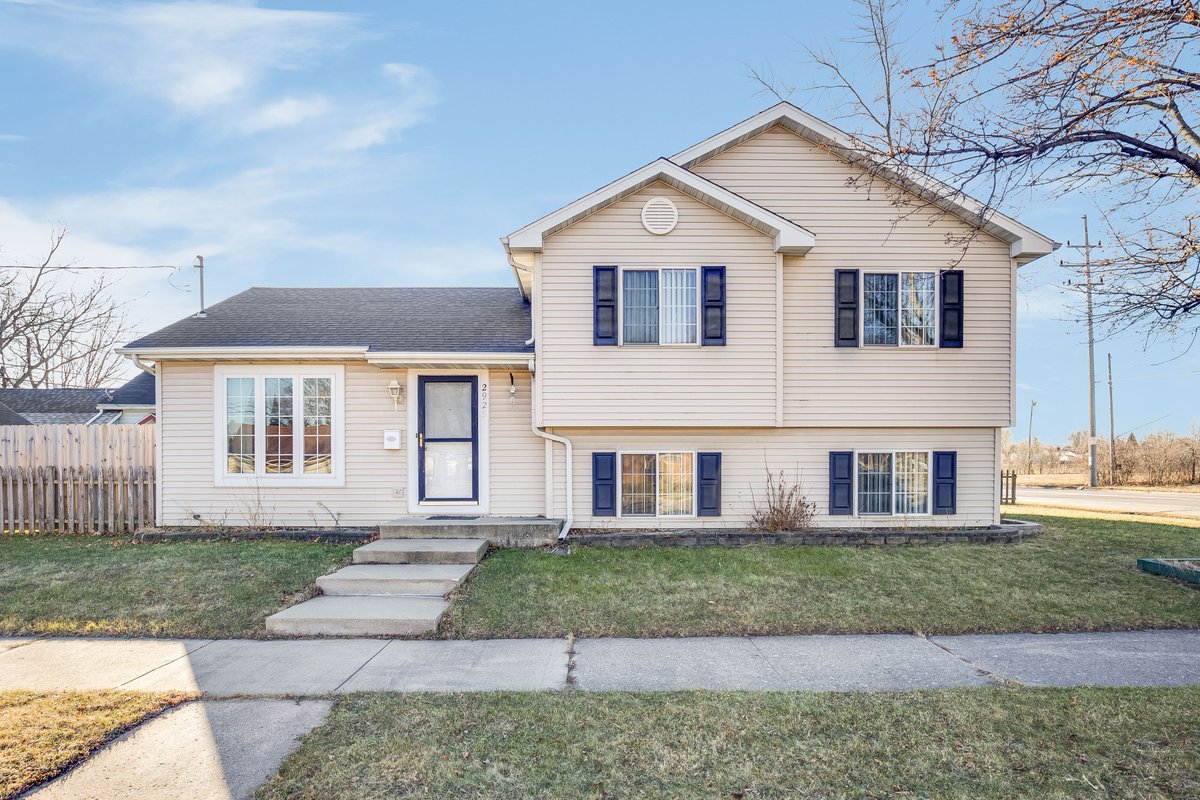 SeanGitzlaff's tweet photo. 2925 46th St Kenosha, WI 53140 - $159,900

Very spacious home has 3 bedrooms , 2.5 baths and has over 1700+ square feet! Offers plenty of living space for the whole family. https://t.co/sODAAG1LNU