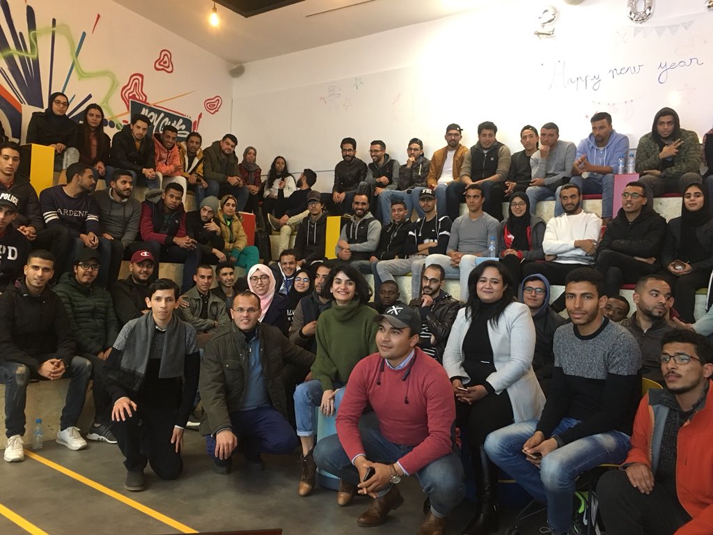 farijaselma's tweet photo. Très heureuse d’avoir pu échanger avec les étudiants @YouCode18 Safi sur l’entrepreneuriat. Entrepreneur Academy est un programme de @UM6P_officiel qui a pour mission de sensibiliser, de former et d’initier à l’entrepreneuriat. https://t.co/Fdt7sxBAZt