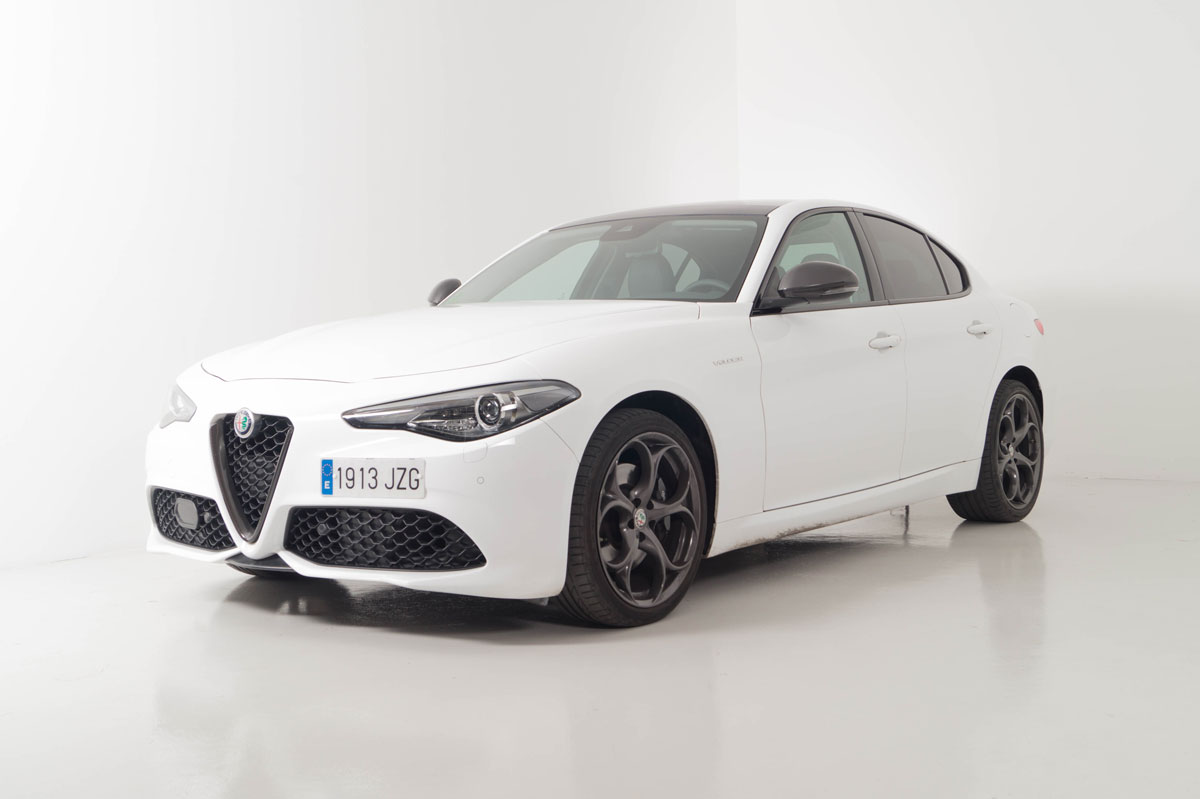 Autosi_es's tweet photo. ⚠️ ¡Si no corres como lo hace este Giulia Veloce te quedarás sin él! Próximamente disponible en nuestras instalaciones, cargadito de extras... 😱 https://t.co/Sgzw1K4Gy0