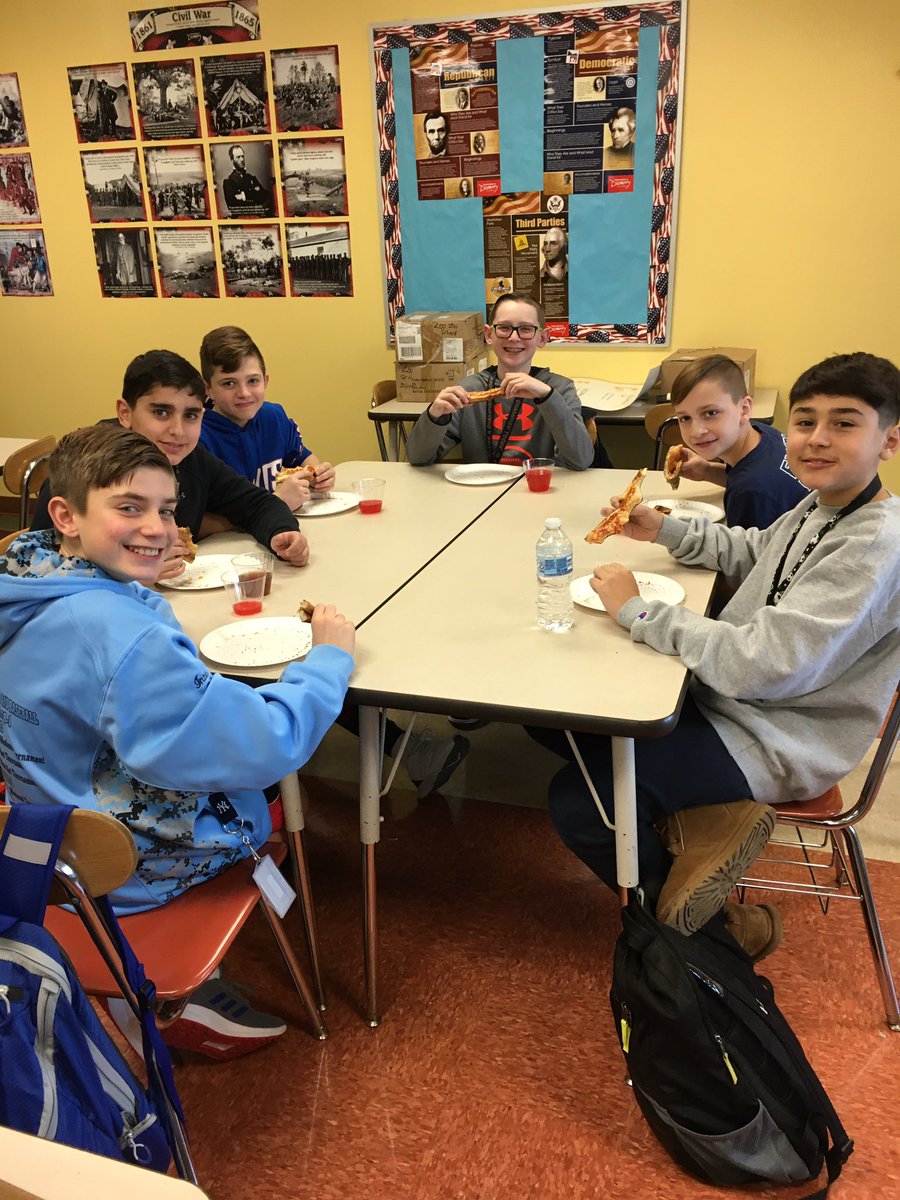 MifsudMs's tweet photo. Had an awesome pizza party to celebrate our Culper winners! Thanks to Mr. DeRiso for providing the pizza! #WeArePlainedge https://t.co/EGbHstzeQ4