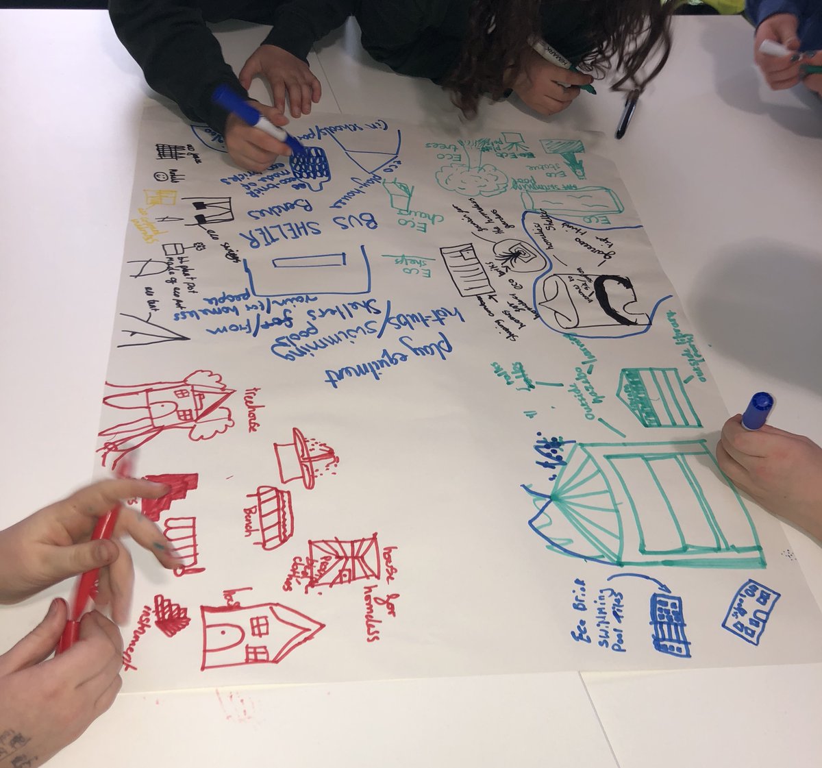 9 primary schools from across #Bristol, were invited to spend the morning taking part in workshops and discussing with <a href="/MarvinJRees/">Marvin Rees</a> @helengt76 about how their schools can be more Eco-friendly crafting materials supplied by <a href="/UWE/">Uwe</a> <a href="/Brickingit/">I'm</a> <a href="/ScrapstoreBrist/">Children's Scrapstore</a> to mark Eco Action Day.