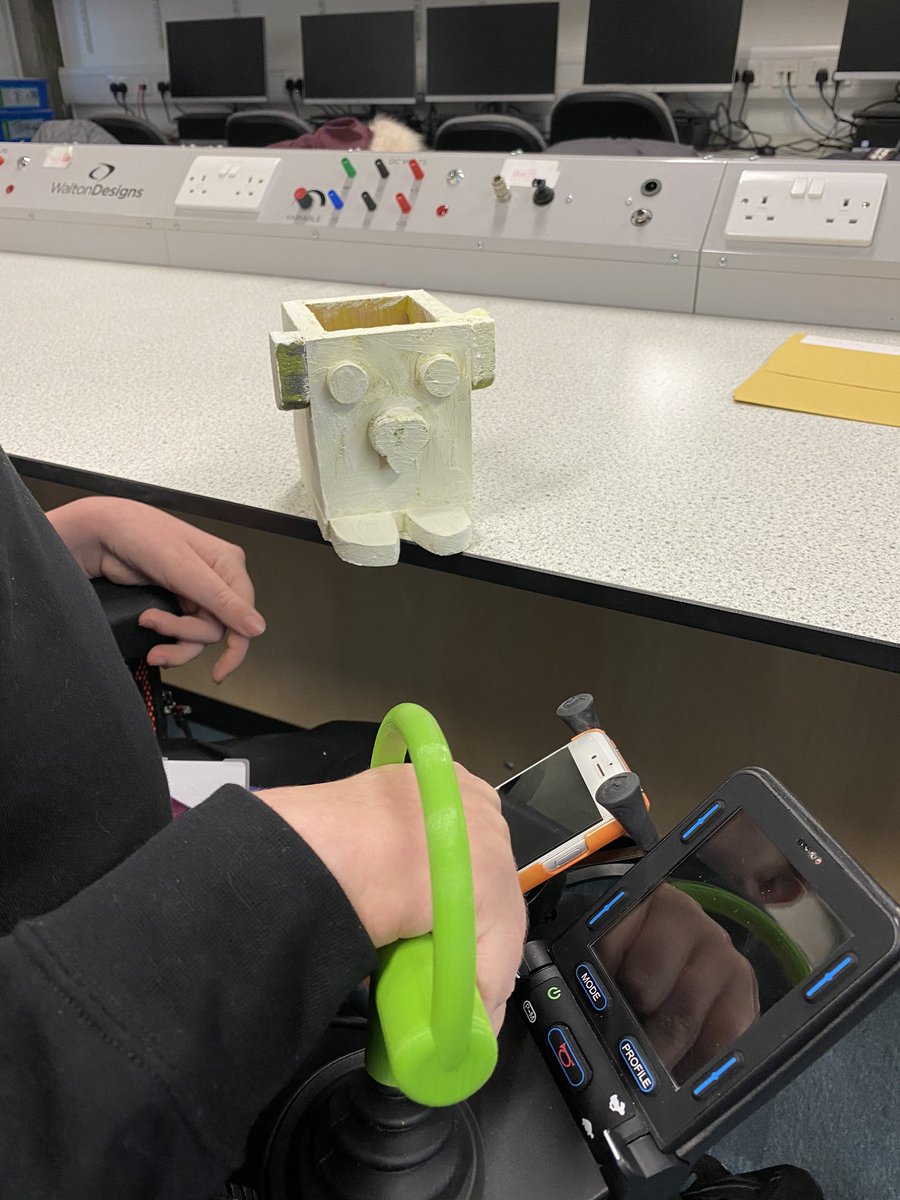 FATech_Ed's tweet photo. Ethan was inspired by 3Dprinting week and worked with Mr MacArthur to Design and Manufacture a new turbo handle for his wheelchair.
#TopDesigner #DigitalManufacture #FORcreativity https://t.co/MPqzZksUtF