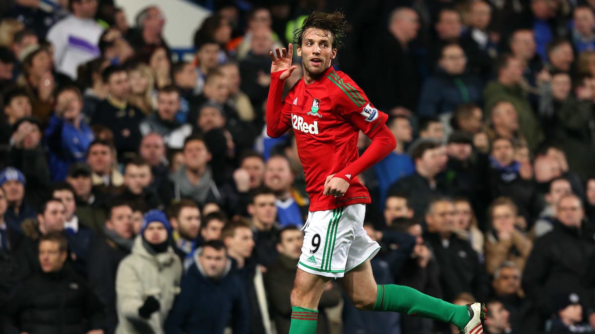 SwansOfficial's tweet photo. 📅 #OnThisDay | 2⃣0⃣1⃣3⃣

🆚 Chelsea 0⃣➖2⃣ #Swans 
🏆 @Carabao_Cup SF 1⃣st leg

⚽️ Michu 39'
⚽️ Graham 90+2'

🔙 #ThrowbackThursday https://t.co/4D5gRa6u2o
