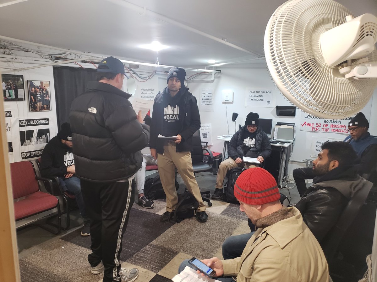 Rai_Graziano's tweet photo. Winter recruitment has begun @VOCALNewYork - a very promising bunch of activists ready to hit the streets to spread the word about #endinghomlessness and getting #affordablehousing for New Yorkers! We also administered a NARCAN training, a lifesaving #Overdose Prevention drug. https://t.co/wSlUV8oZ9o
