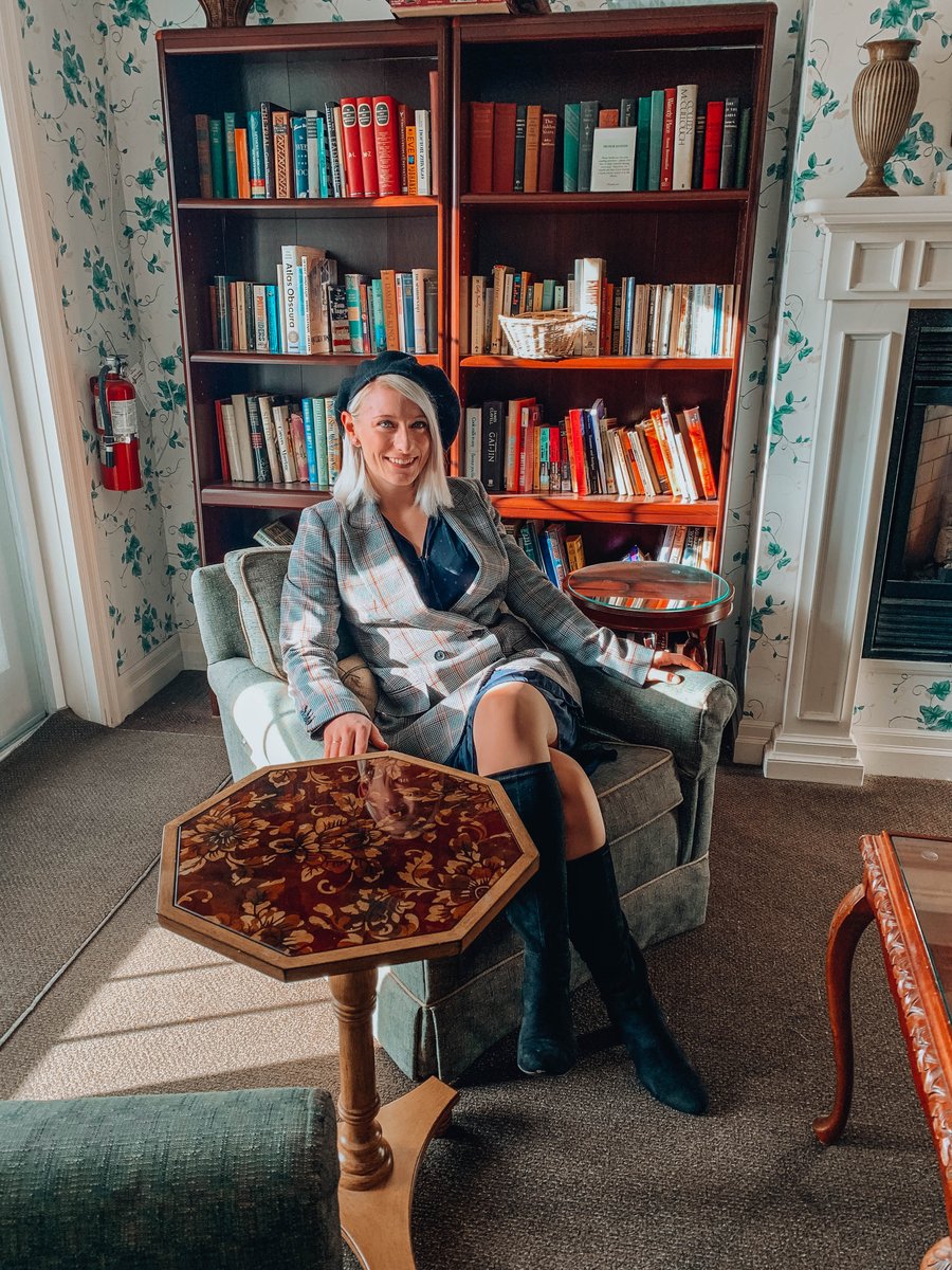 Keeping cozy by the fire 🔥📖 Where is your favourite place to relax?

Photo: @FernwehSociety

waringhouse.com/packages.php