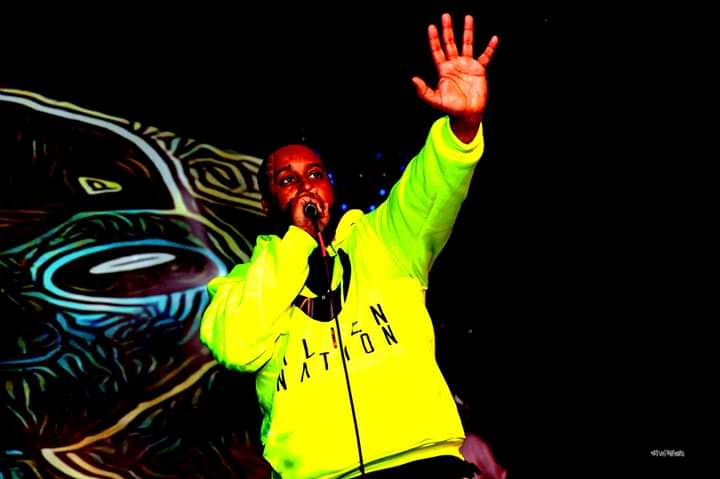 Minusthealien's tweet photo. A-MINUS @distantlife330 👽 2020 HIP-HOP ODYSSEY TOUR @JillysMusicRoom Akron, Ohio USA 📷 Credit: Kim Ley Photography #aminus #aliennation #midflight #latoya #djdramatize #2020hiphopodysseytour https://t.co/ZGe8edzWil