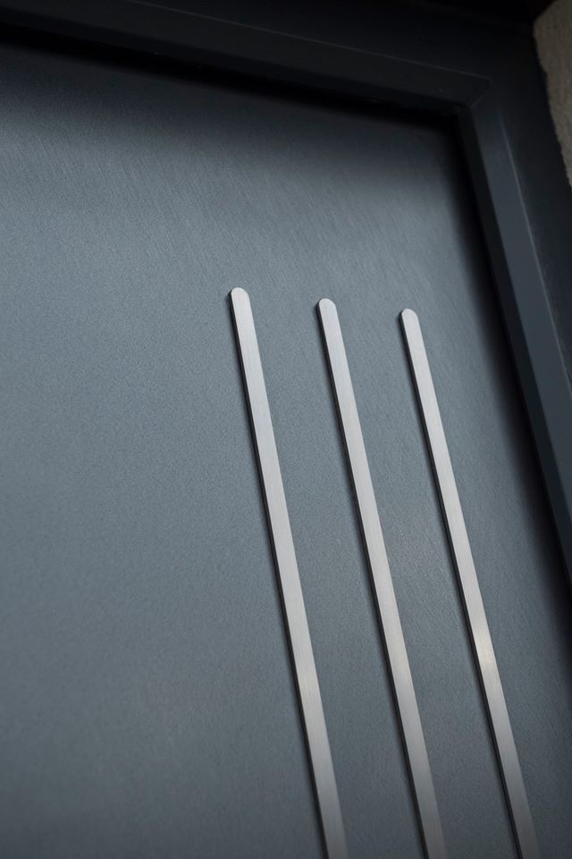 ArcticWindows1's tweet photo. 🤩 Wow! We've been inundated with enquiries about our range of beautiful @SolidorLtd doors with the @UltionLock system.

Design yours here: https://t.co/JaiosPhQMj

We're approved #Solidor installers - get in touch today for a free, no-obligation quote.

#NewYearNewDoor #NewYear https://t.co/lvUosx4T8u