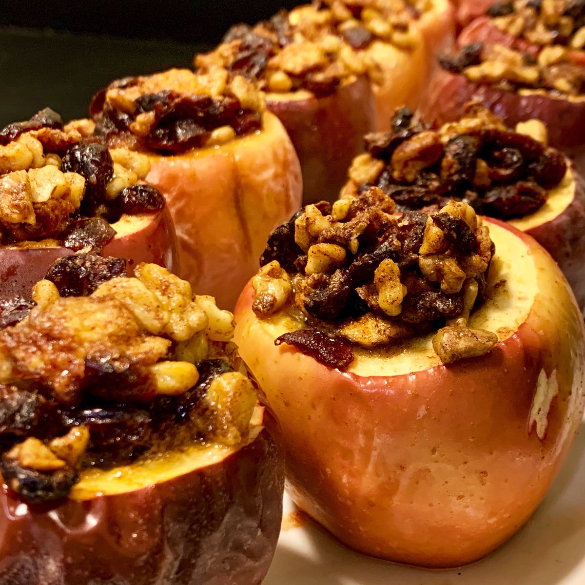Come enjoy our Dessert Flips today at #ElementsCafe and #CourtyardCafe! Our take on a #healthierchoice dessert - delicious baked apples with fresh walnuts! 🍎🤗😍
#FreshStarts #NewYearNewYou
