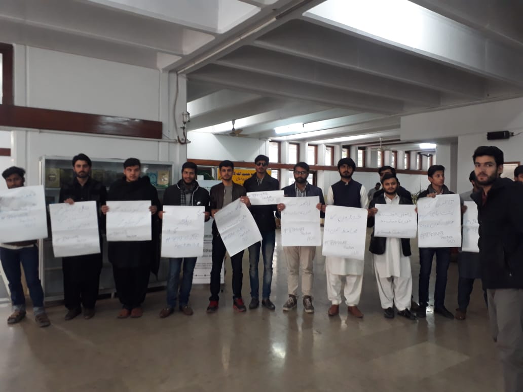 JamiatIIUI's tweet photo. Students of #IIUI today protested against murderer Masoom Yaseenzai.
While board of governers meeting was being held.
#JusticeForSyedTufail
#Terminate_RectorIIUI https://t.co/GvHxg2mXiw