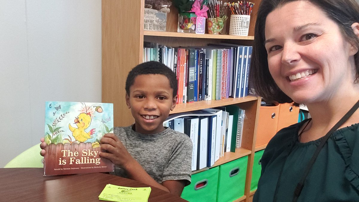 julie_alley's tweet image. I love when my @GarfieldLEADS Gators choose to cash in their #PBIS "Gator Cash" to read with me!  💚📚

#1phasd