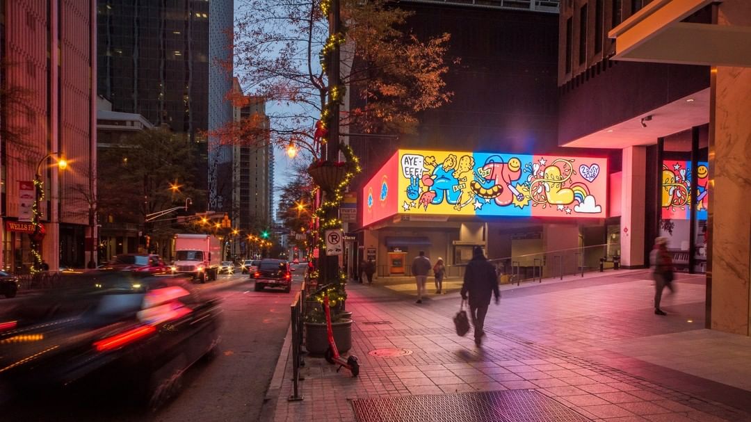 Did you catch this art from @livingwalls & #Atlanta artists, @indianabarro & Sarah Neurberger on our digital screens? We love being part of the creative energy in @downtownatlanta #ATLDTN [📸: @Orange_Barrel]