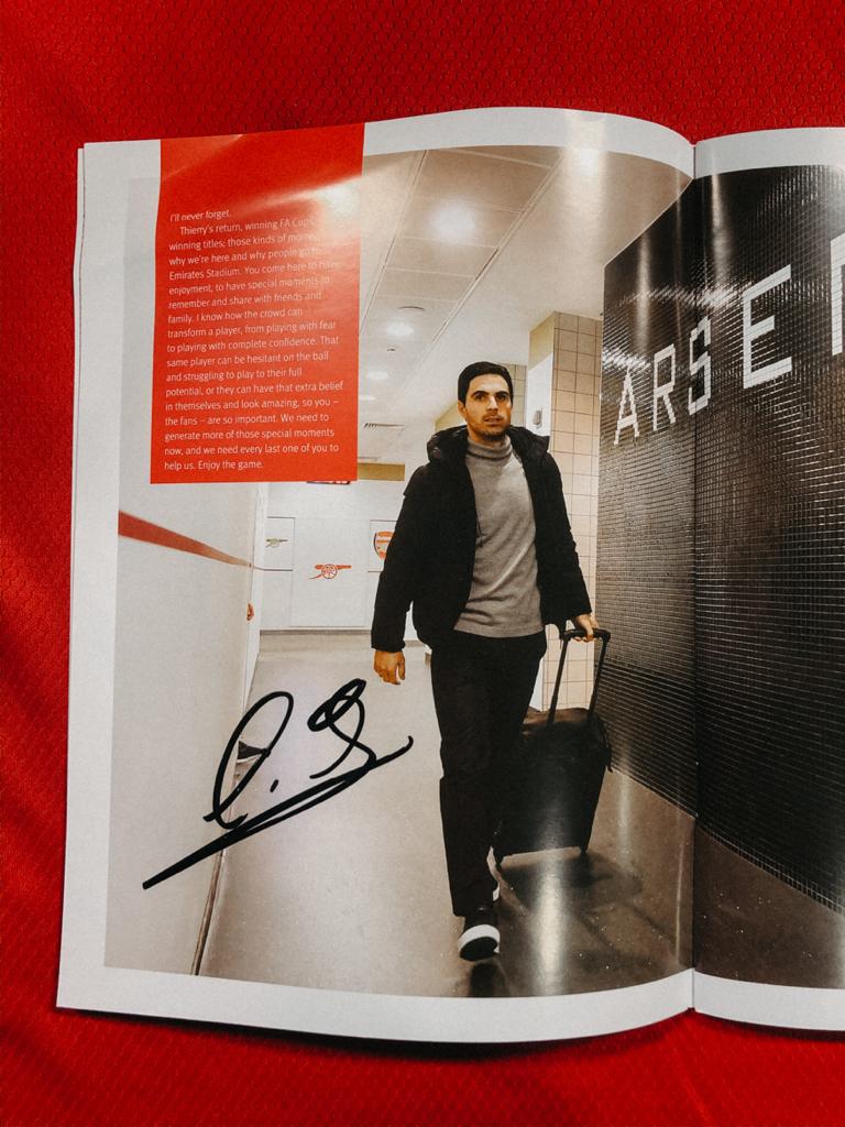 ✍️ Want to win a programme signed by @m8arteta? 🎁 Just retweet to enter! Terms and Conditions 👉 arsn.al/qD7kLr