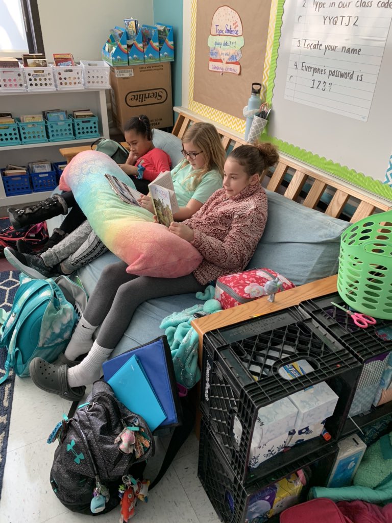 drjimthornton14's tweet photo. WSES believes independent reading is best in comfortable settings! Exercising while reading is a great way to enjoy a story. @IWCSchools https://t.co/SpHke22BDa