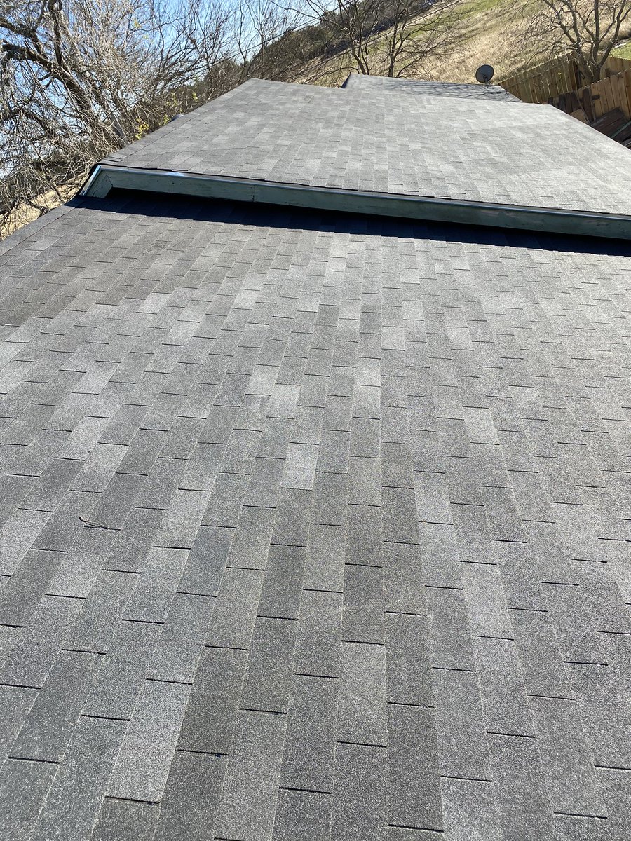 kgmroof's tweet photo. New 25 Year Owens Corning Onyx Black shingles https://t.co/AdJcu3HbS6