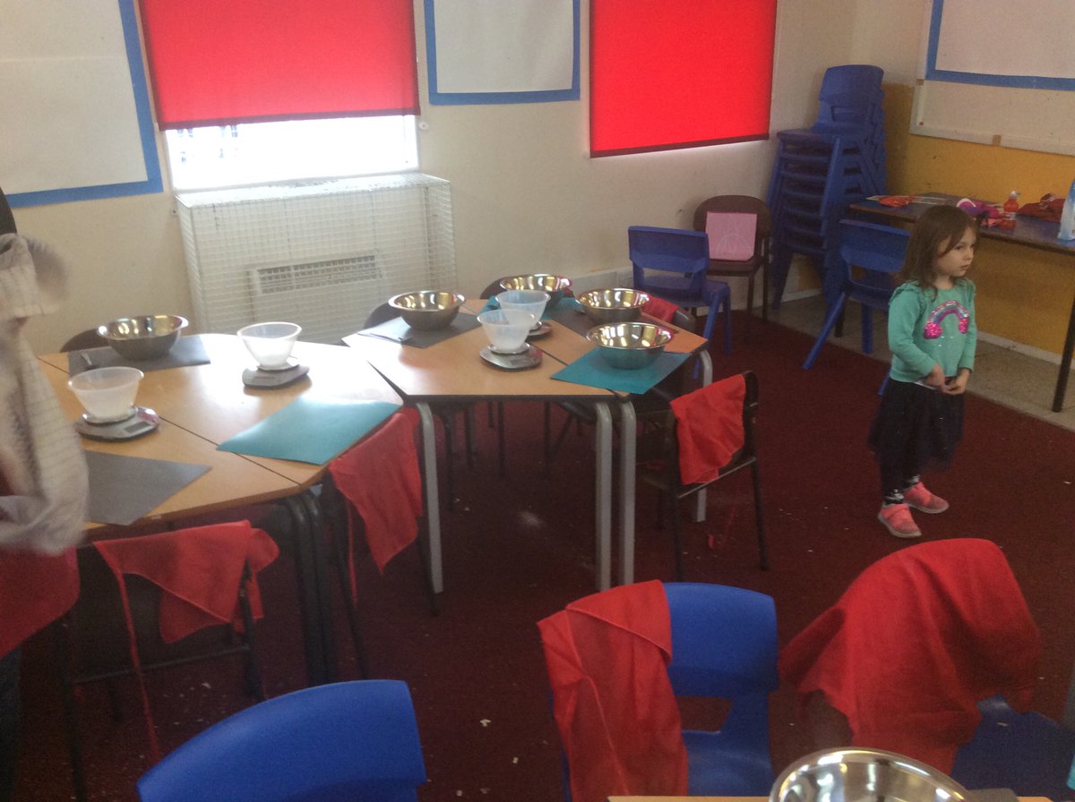 StoneferryPS's tweet photo. Some amazing baking for Y1 and Y2 to kick-start our Great Fire of London topic. Thank you to Cooking Stars for helping our children bake bread! #spsvision #spsdesignandtechnology #cookingstars https://t.co/1RRylS516D