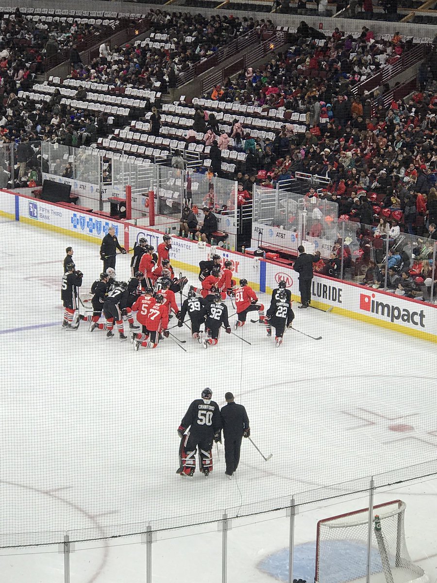 Candy__Kramer's tweet photo. The ⁦@NHLBlackhawks⁩ listening to the coach just like our Sward Eagles listen to their teachers!! 😁 #HawksSTEM ⁦@bhyouthhockey⁩  YAY STEM Showcase!! #swd123 #d123 https://t.co/pumHApH55q