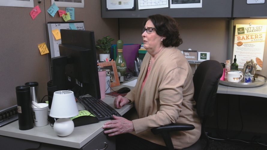 See how Phyllis from The Office broke the news of the return of our French Onion Soup! Welcome back!!

#frenchonionsoupisback #TheOffice #cincinnati #Dayton #Columbus 

Watch full video here- youtu.be/HcUAP5K0Ryk