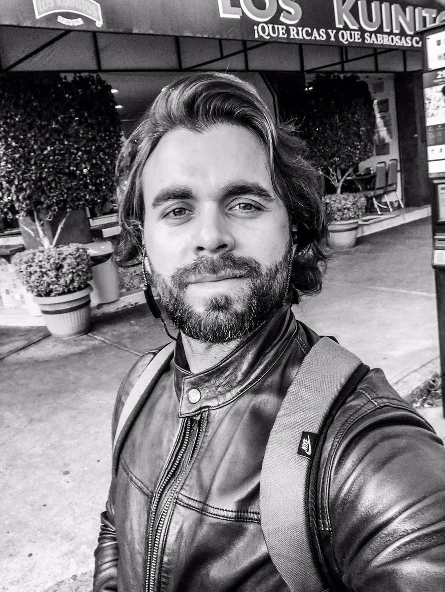 Ed_amer's tweet photo. Look de motero 😎 🏍 #Ayperro #demoselrol
Pero sin moto 🙄 #quitese
#selfiehater https://t.co/MsrUpYGTR9