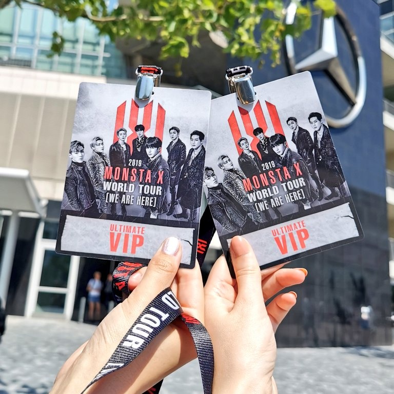 DearDynamight's tweet photo. Monsta X in Berlin — 13.07.2019
A thread about the best and most beautiful day of my life!! I made the most precious memories together with @hyulyra and so many more amazing Monbebes. Thank you for this wonderful day!!
@OfficialMonstaX #MONSTA_X
#MonstaXinBerlin https://t.co/udjMTVvWwV