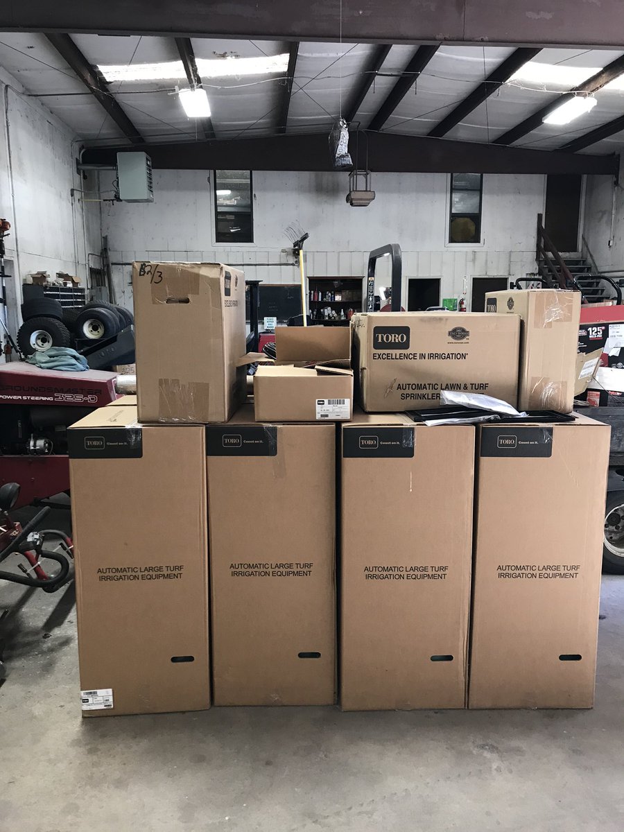 MPoundSTI's tweet photo. New year, new @ToroGolf OSMAC satellites getting installed @bproctorsti @smithturf https://t.co/m5tDGGfLkl