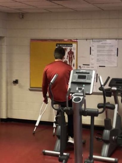 BSooner33's tweet photo. Update: Lucas is currently rehabbing for his upcoming breakout 2020 golf season!! Despite Oklahoma getting manhandled by LSU🐯, Lucas is still motivated by the Gophers miraculous victory over Auburn. #RowTheBoat ⚓️ #RideTheBike🚴‍♂️ #BoomerSooner #PartyZone2021 #OneMonthIntoRehab🦿 https://t.co/wf2g6a7Lp5