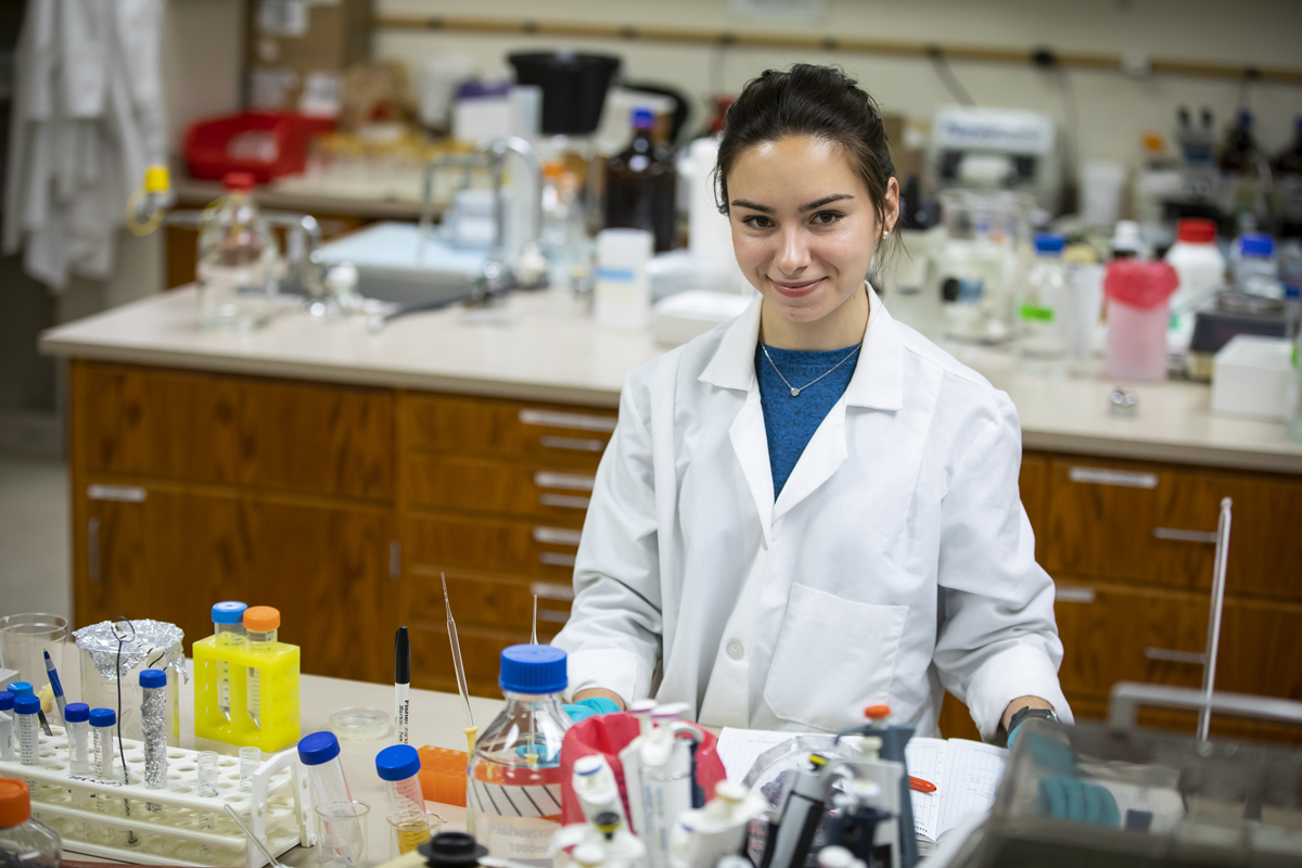DrewUniversity's tweet photo. We checked in with a few #DrewU students about their experiences on and off campus.

Here's Stefanie DeFronzo C'20 on dispelling the stereotype that scientists can't write.

https://t.co/ZhsFYypUWE https://t.co/xJlFGcfOm0