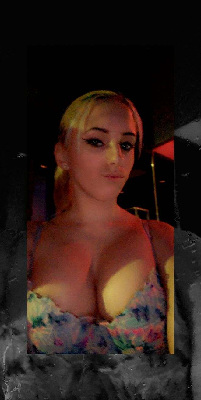 Aspen Romanoff on Twitter: "Just fucking around with my phone https://t