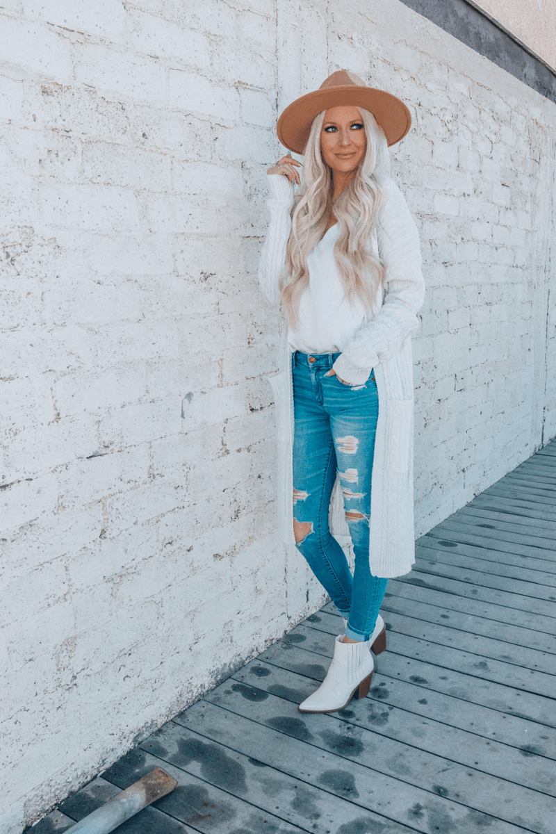 MustHeartStyle's tweet photo. Can You Wear White In The Winter? https://t.co/dTrdNjex5o https://t.co/WEB80qqgbx
