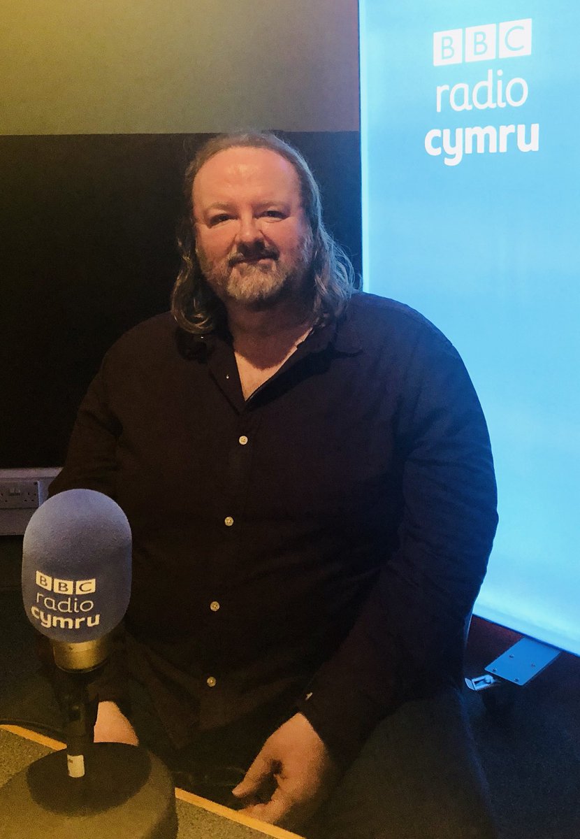 RealShanCothi's tweet photo. Hyfryd i gal cwmni Gwyn Hughes Jones ar Bore Cothi bore ma @BBCRadioCymru Di mwynhau’r sgwrs yn ofnadw - dere nol to yn gloi Gwyn bach a phob lwc da Opera Norwy yn Die Meistersinger! #operaoslo #tenorllanbedrgoch #wagner #diemeistersinger #borecothi 👍😘🌟 https://t.co/6oh5lQvsm7