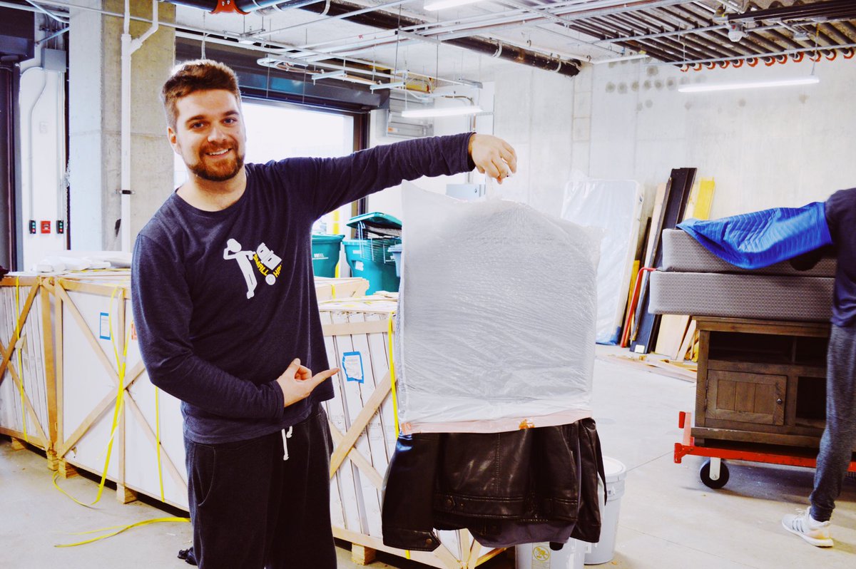 SmallHaul's tweet image. The “right” way to pack jackets and coats... check it out! •
•
•
•
•

#boston #bostonmoving #movers #tiktok #ww3 #patriots #gopats #pats #newyears #redsox #fenway #gilette #tombrady #brady #goat #tb12 #newbury