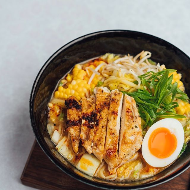 Do you like ramen noodles as much as #kyliejenner? Then you’ll want to go to the new @joeyshipyards to try her fave which is on the menu at the new restaurant for a limited time. This Miso Ramen has grilled chicken, sun noodles, a three-miso blend, egg,… dlvr.it/RMhGrh